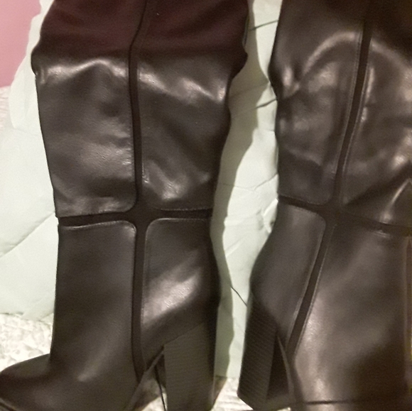 Black boots with block heels - Picture 3 of 5